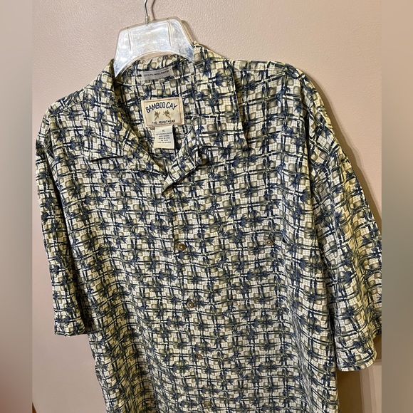 Bamboo Cay, Fine Resort Wear short sleeve casual shirt. 💯% Polynosic/Rayon. - Picture 3 of 10